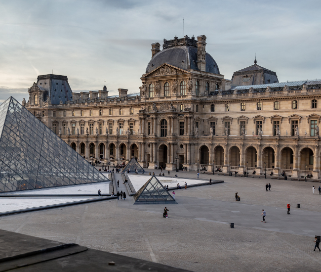 Image of le Louvre in Paris