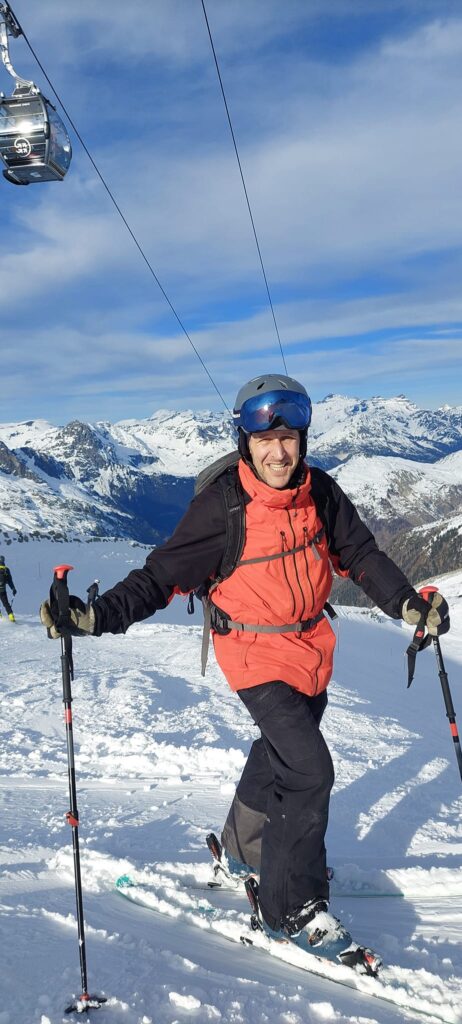 Example of how to use "retraité" (retired) in French. Picture of David skiing in France.